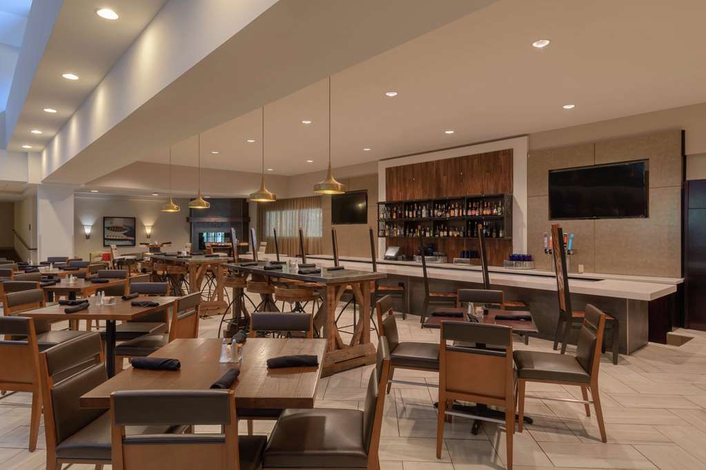 Doubletree Suites By Hilton Nashville Airport Restoran gambar